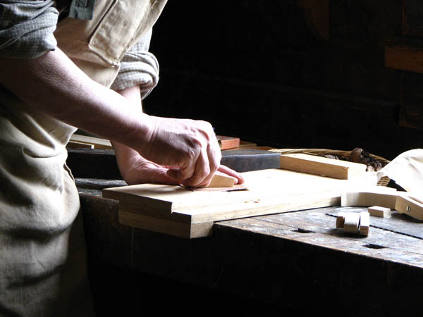 Nacemos de la influencia y formación  heredada en el sector de la <strong>carpintería de madera y ebanistería  en Torrechiva.</strong>